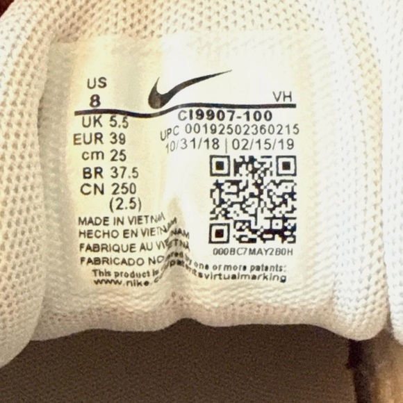 Nike Women's Sneakers in Cream and Gold - Picture 5 of 5